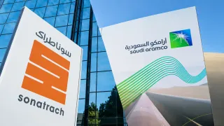 وفرة المعروض العالمي تجبر أرامكو وسوناطراك على خفض البترول المسال لشهر يوليو